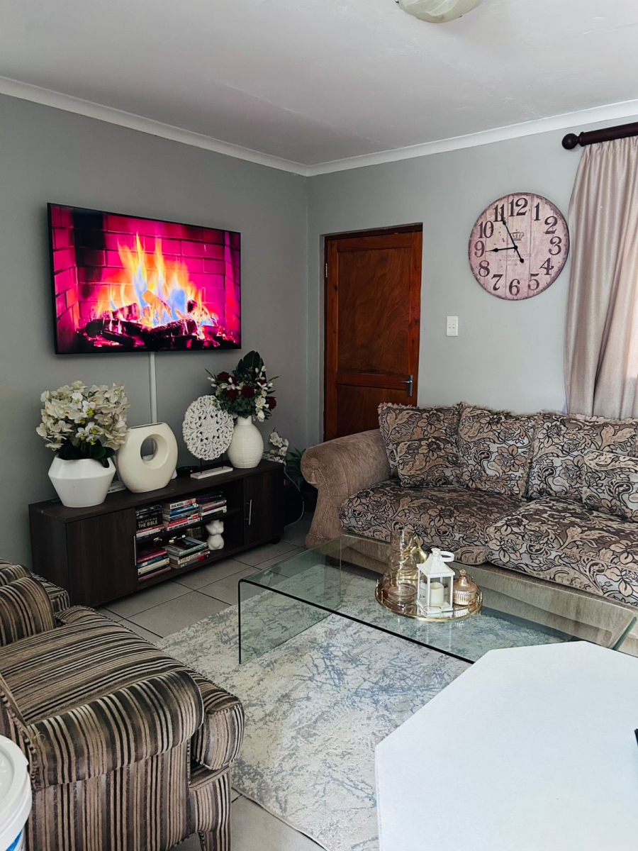 To Let 2 Bedroom Property for Rent in Waterval East North West